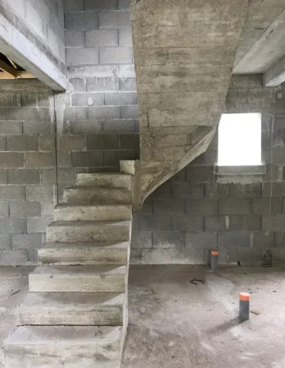 Escalier en béton sur chantier