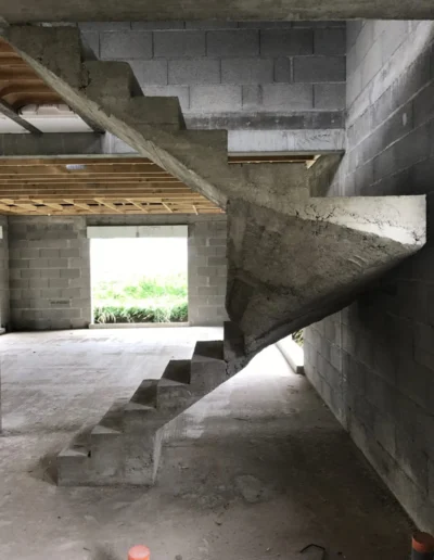 Travaux d’escalier réalisés par un maçon