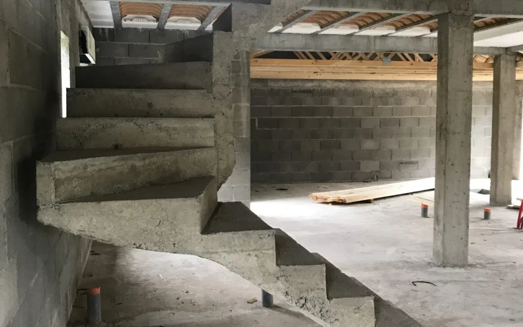 Escalier maçonné en cours de réalisation